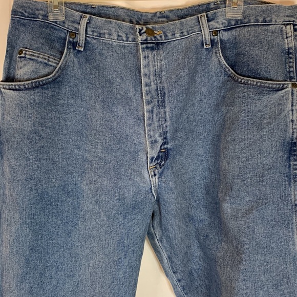 Nwt Wrangler 42 X 32 Relaxed Jeans - Picture 3 of 9